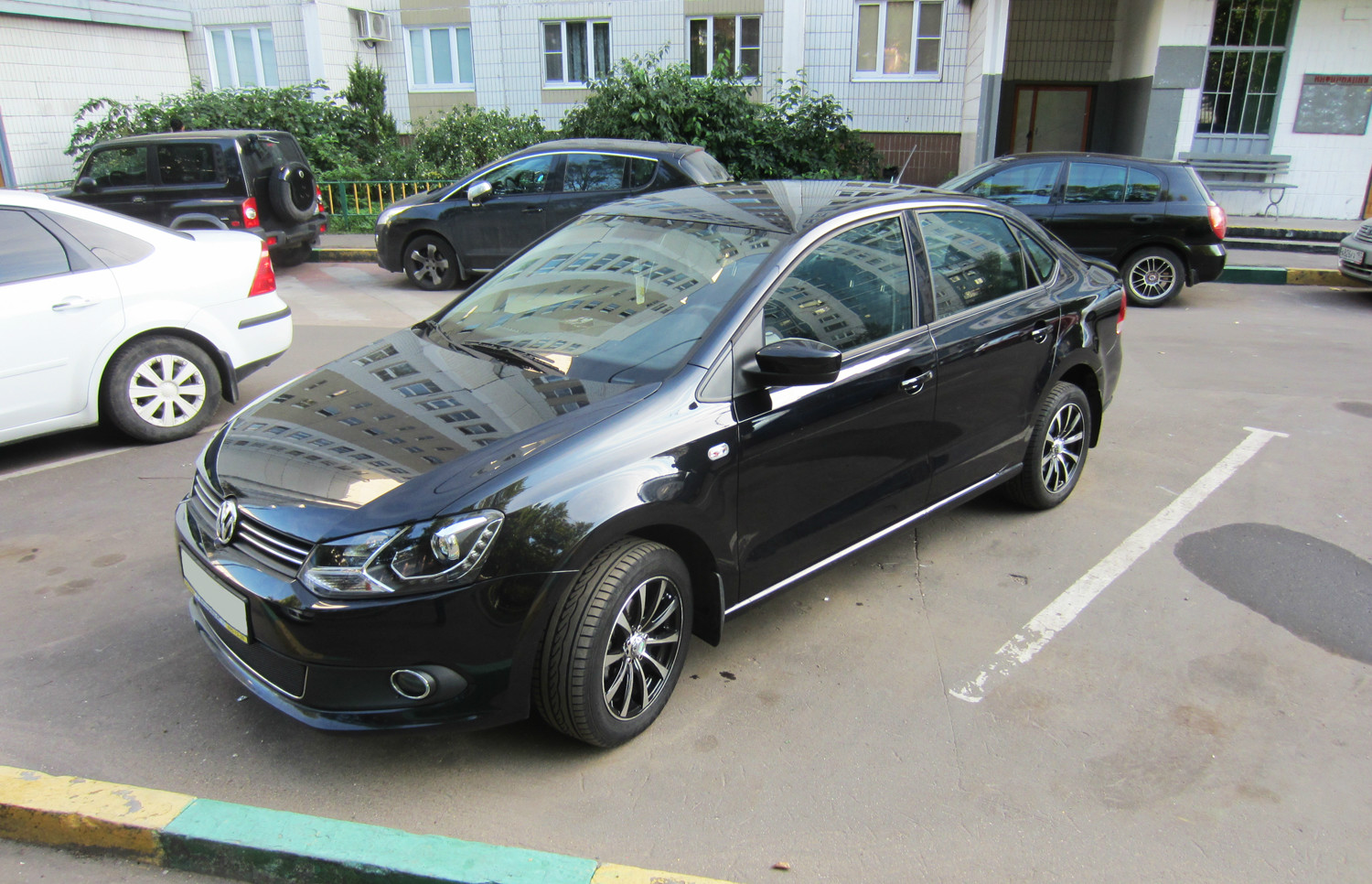 VW Polo sedan Tuning черный